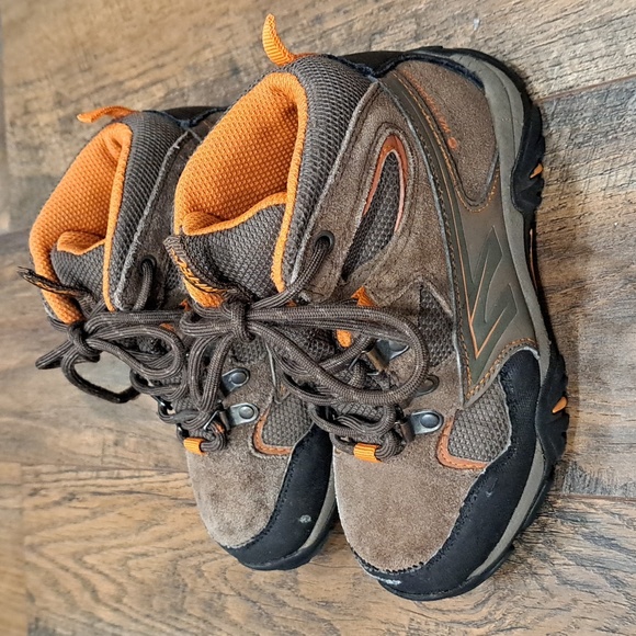 Hi-Tec Hiking Boots Youth * NOT a thrift store find - Picture 3 of 12